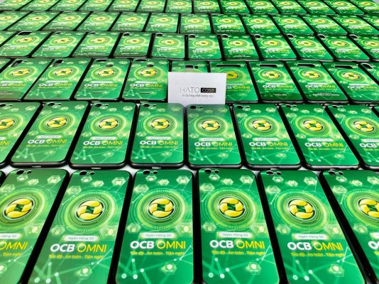 in logo công ty lên case điện thoại